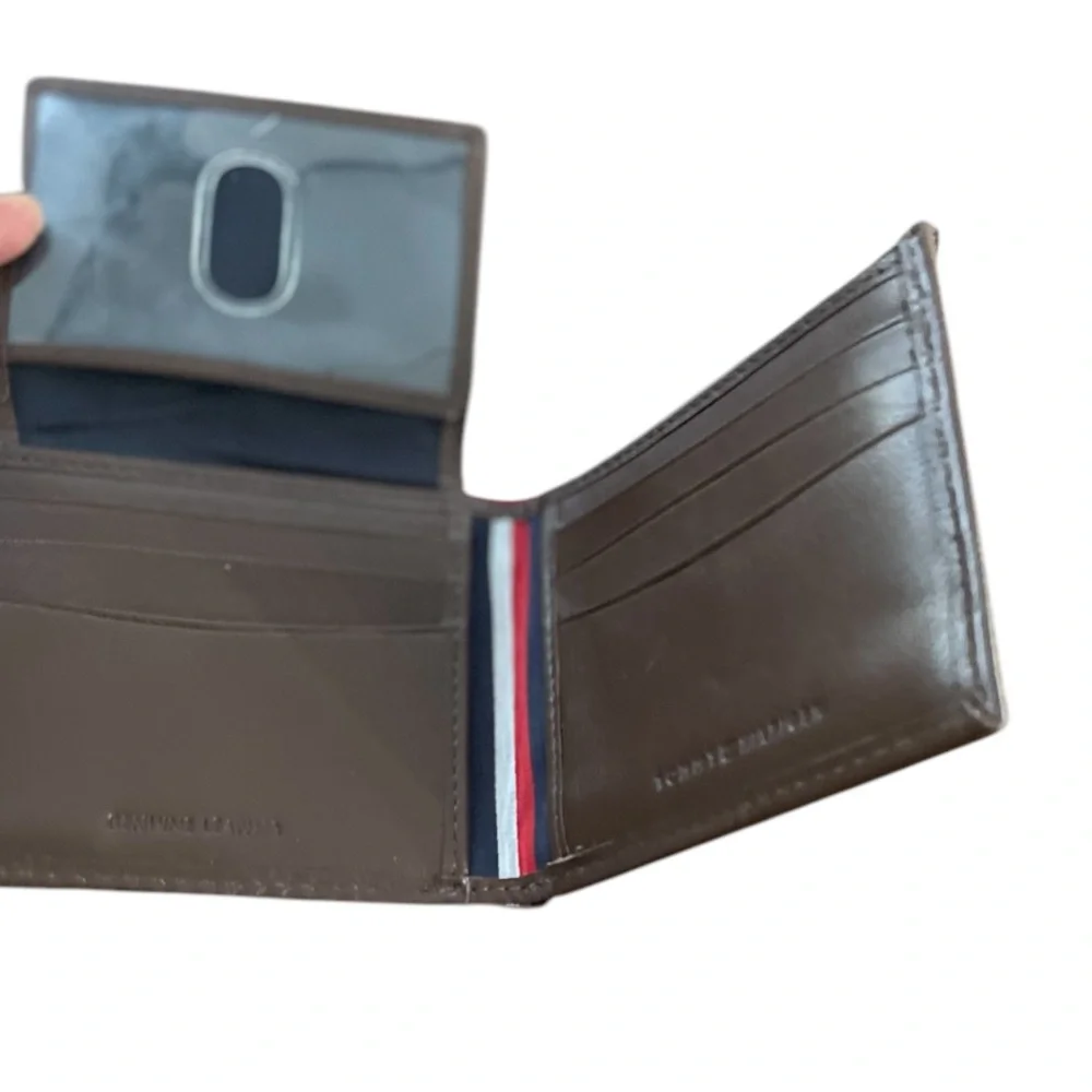 Sold-Tommy Hilfiger Leather Men's Wallet with RFID -NWT $49.50 retail - Picture 2 of 5